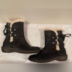 UGG Akadia Black Leather Shearling Lace-Up Boot Size 8